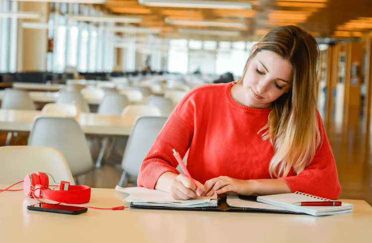 Du Học Mỹ Cần IELTS Bao Nhiêu Năm 2026? Mức Điểm Theo Từng Bậc Học Và Chiến Lược Hồ Sơ